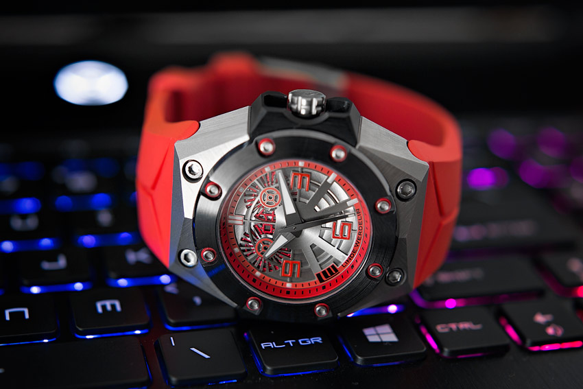 Linde Werdelin Oktopus Titanium Red